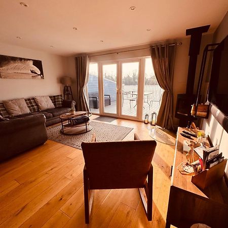 Cotswolds Lakeside Lodge - Nesbitt'S Nest Саут-Керни Экстерьер фото