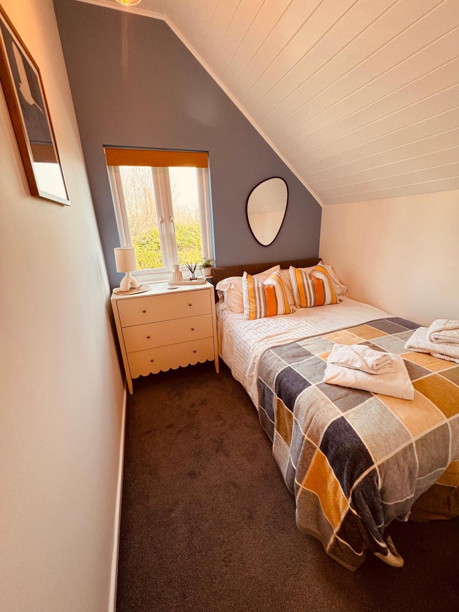 Cotswolds Lakeside Lodge - Nesbitt'S Nest Саут-Керни Экстерьер фото